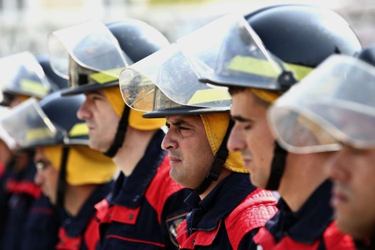 Resultado de imagem para Descontentamento marca comemorações do Dia Nacional do Bombeiro