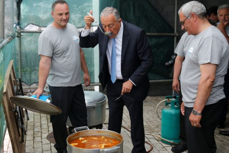 Resultado de imagem para Pescas sofreram mas setor está a merecer atenção maior – Marcelo