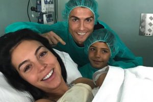 «A Alana Martina acaba de nascer», anuncia Cristiano Ronaldo