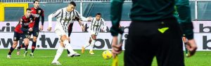 Cristiano Ronaldo ajudou hoje a Juventus a vencer na visita ao Génova, por 3-1, na Série A italiana de futebol, com o avançado português, que cumpriu o 100.º jogo pela 'Juve', a marcar dois golos de grande penalidade.
