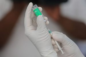 Vacina da AstraZeneca reduz transmissão após uma dose