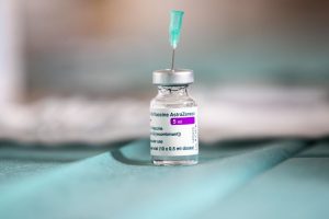 Covid-19: Inspeção-Geral abre três processos de fiscalização a irregularidades na vacinação