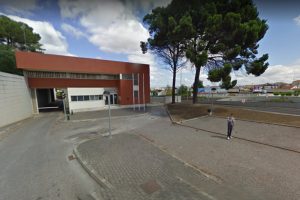 Suspeito de violar menina de 12 anos esfaqueado na cadeia