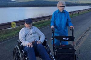 Casal encontra o amor aos 94 anos durante pandemia