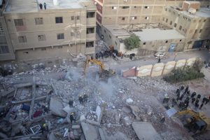 Pelo menos 5 mortos em desabamento de prédio na capital do Egito