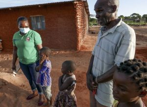 Moçambique: Deslocados enganam a fome com folhas de feijão e sal