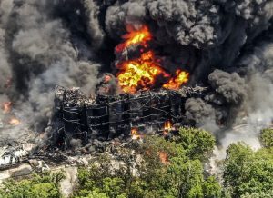 Explosão nos EUA obriga a retirada de centenas de pessoas [vídeo]