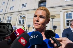 Ex-ministra julgada na Dinamarca por separar casais de refugiados