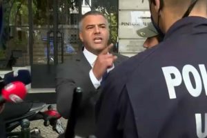 Juiz negacionista desafia polícia à porta do Conselho da Magistratura [vídeo]