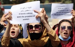 Talibãs dispersam protesto de mulheres no Afeganistão com tiros para o ar