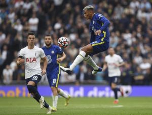 Chelsea vence Tottenham e Man UTD sofre para bater o West Ham