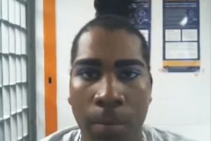 Mulher transexual transferida de prisão após engravidar reclusas