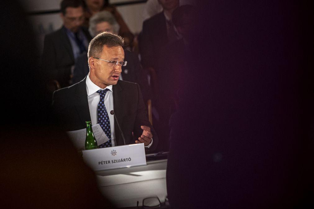 Hungria culpa Comissão Europeia e George Soros por “encorajar” crimes dos refugiados
