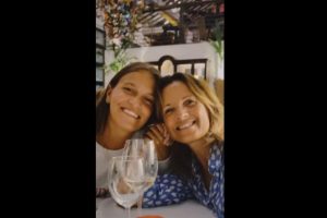 Carolina Deslandes revela vídeo raro da mãe e da irmã: "Que deusas"