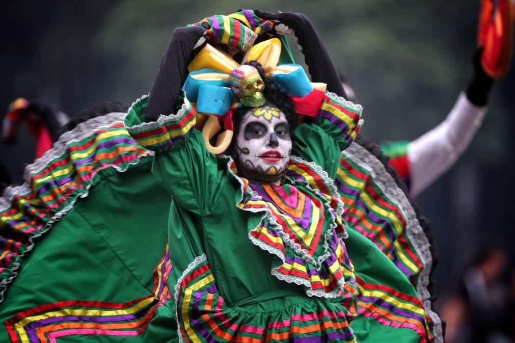 Más de un millón de personas en el desfile que anticipa el Día de Muertos en México