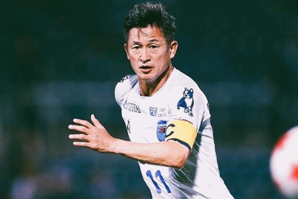 Kazu Miura vira jogador mais velho do mundo em atividade