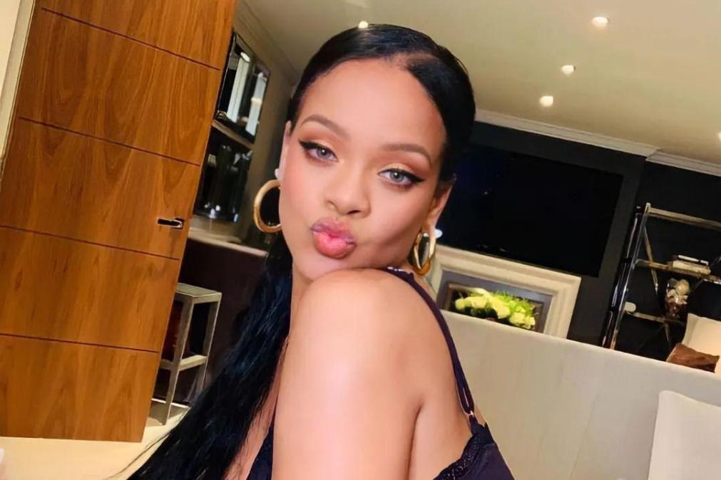Nem imagina quanto custa o diamante que Rihanna usou no pé