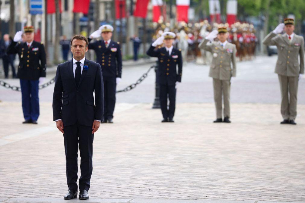 Macron leitete die Feierlichkeiten zum Tag des Sieges unter starkem Polizeieinsatz