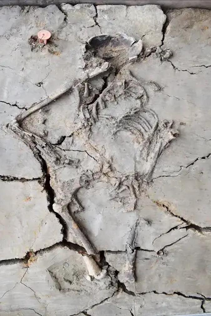 Bebé e mãe com 6 mil anos encontrados na Holanda