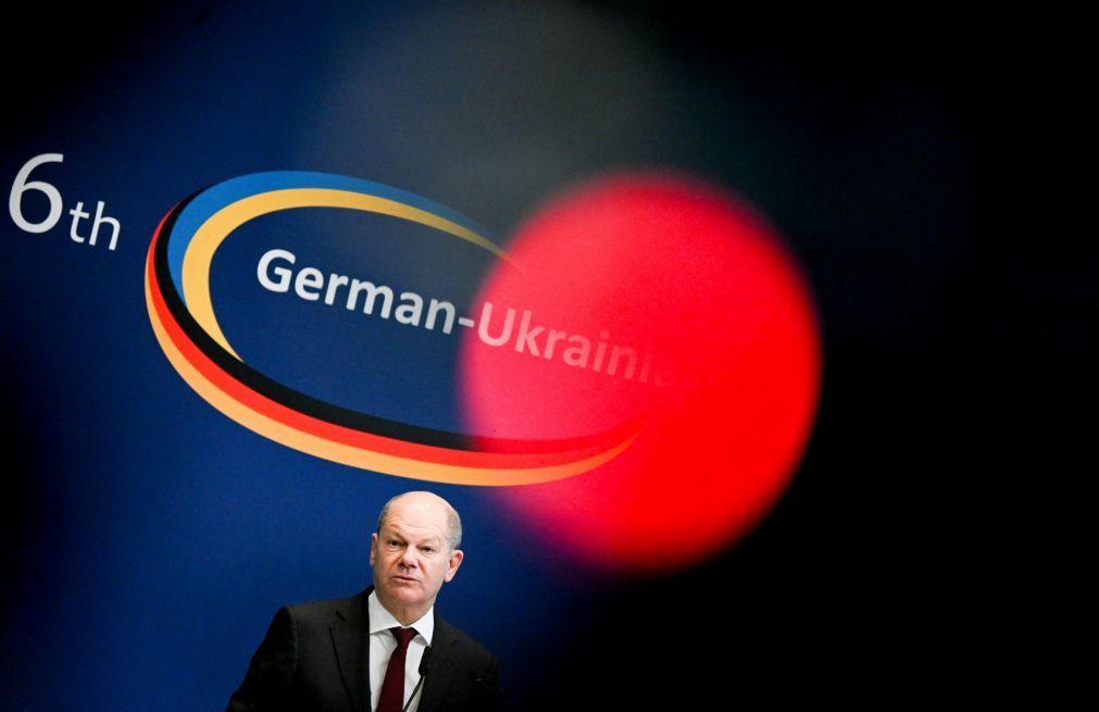 Die deutsche Bundeskanzlerin garantiert, dass die Unterstützung Israels die Hilfe für Kiew nicht beeinträchtigen wird