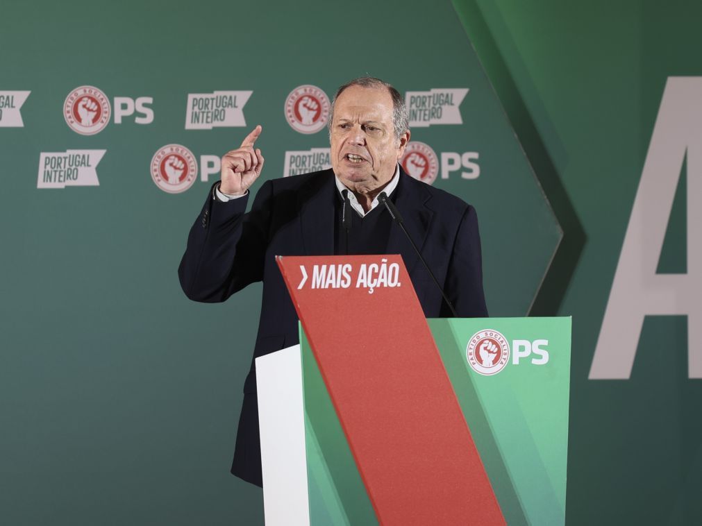Presidente do PS critica posições de Marcelo em campanha e
