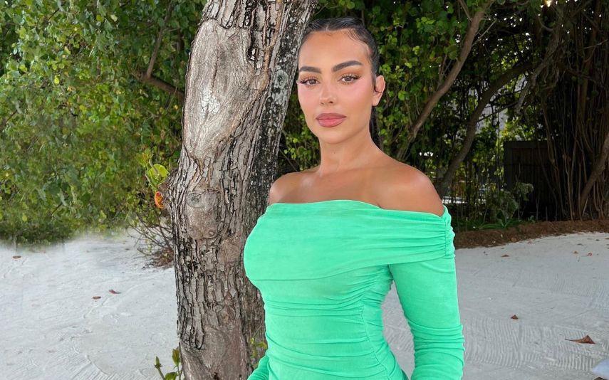 Georgina Rodríguez – Deslumbra com vestido justo estampado e fãs não têm dúvidas: “Rainha a reinar”