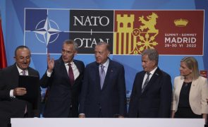NATO inicia processo formal de adesão da Finlândia e Suécia