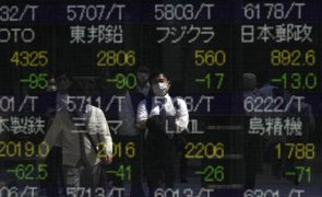Bolsa de Tóquio fecha a perder 1,54%
