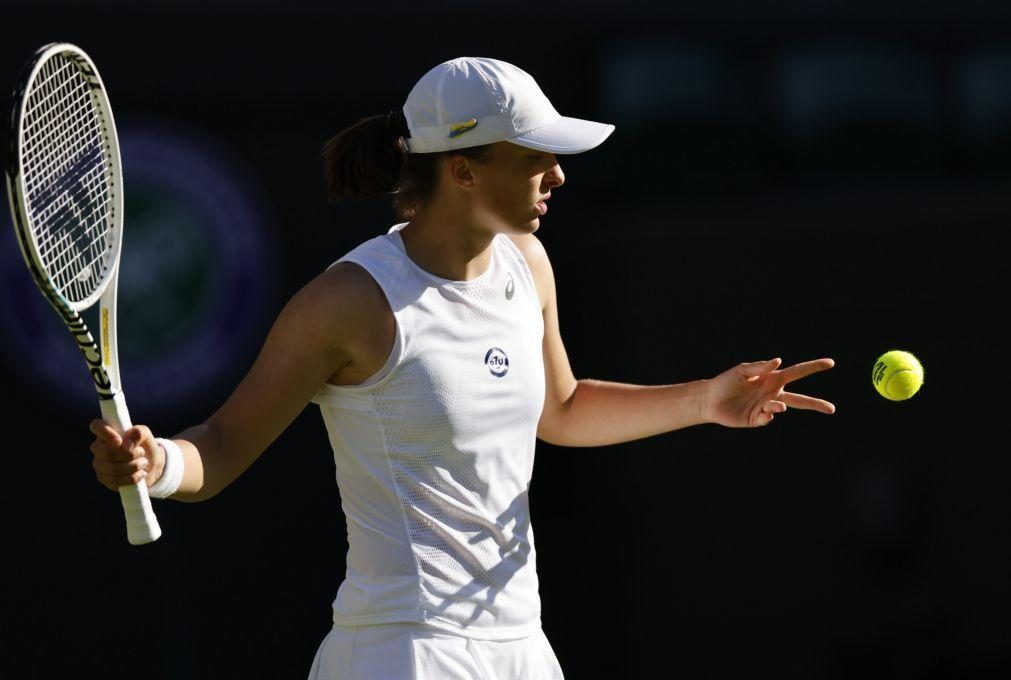 Wimbledon: Iga Swiatek soma 37.ª vitória seguida e está na terceira ronda