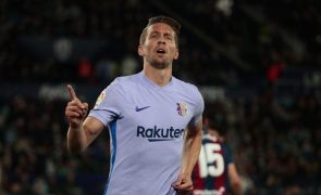 Ponta de lança Luuk de Jong confirma adeus ao FC Barcelona