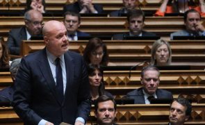 Paulo Mota Pinto deixa liderança da bancada do PSD a pedido de Luís Montenegro