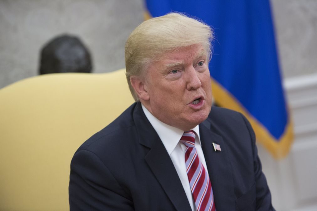 Furacão Irma: Trump exorta população a evitar trajetória e refere-se a