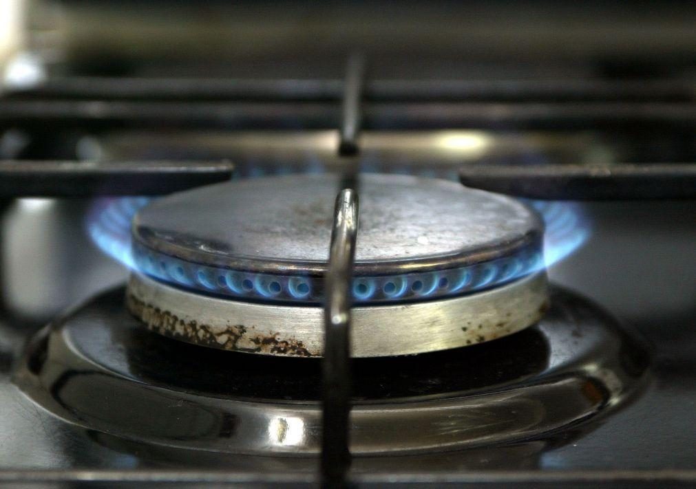 Preços do gás natural para famílias no mercado regulado sobem hoje 3,3%