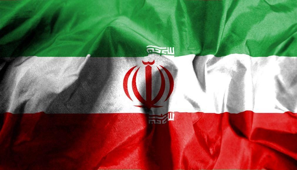 Pelo menos três mortos em sismo no sul do Irão