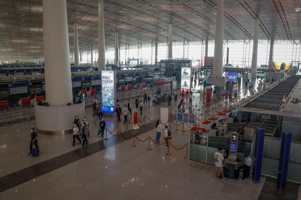 China volta a suspender voo direto com Portugal após detetar casos de covid-19 entre passageiros