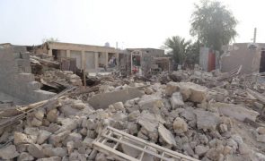 Cinco mortos e cerca de 100 feridos em sismos no sul do Irão