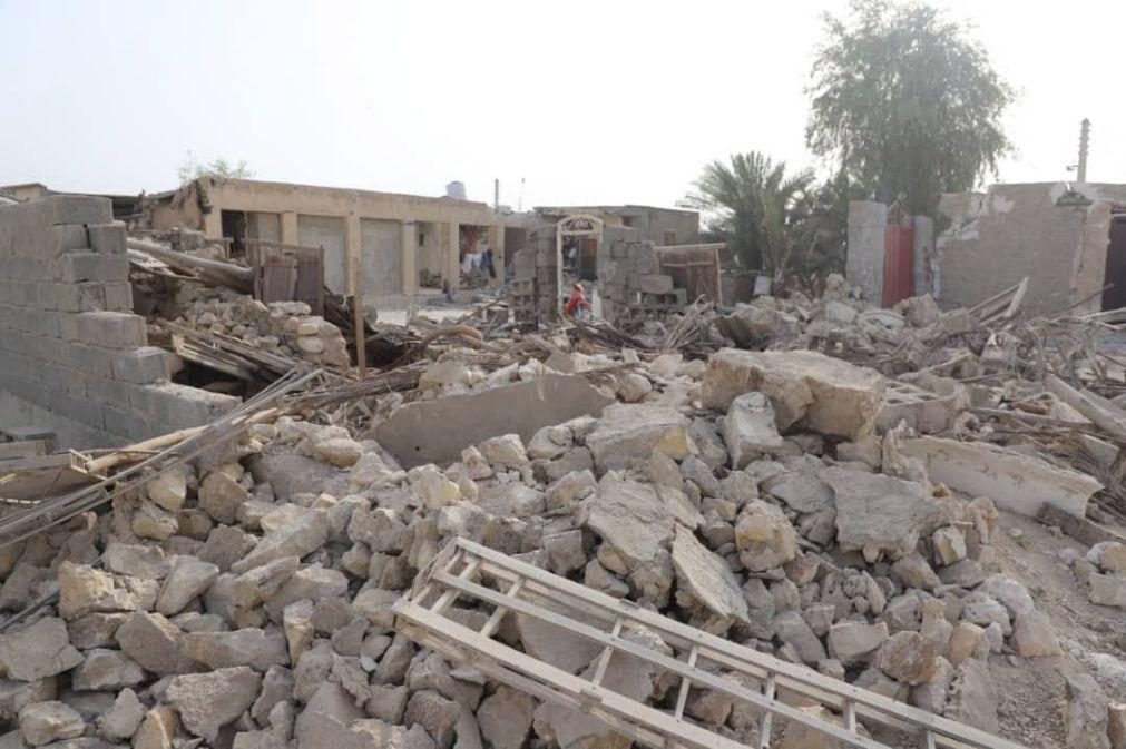 Cinco mortos e cerca de 100 feridos em sismos no sul do Irão