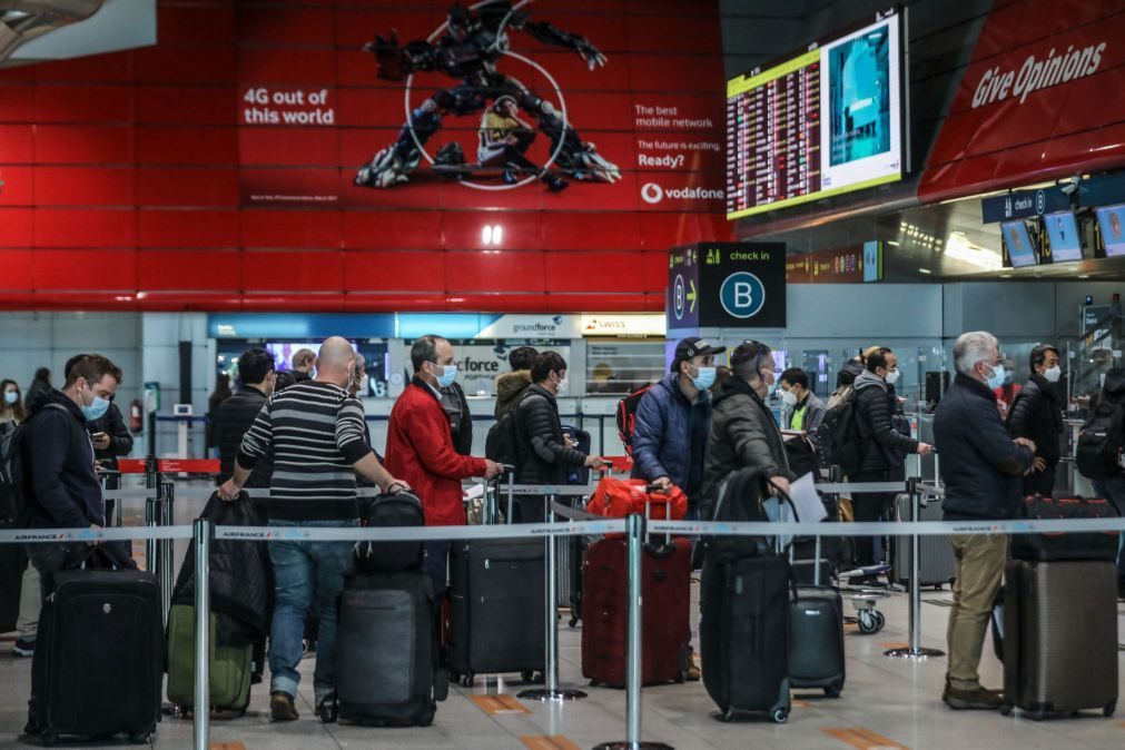 Constrangimentos nos aeroportos europeus cancelam 22 voos de e para Lisboa