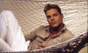 Ricky Martin afasta-se da família após acusação de relação incestuosa com sobrinho