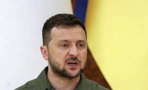 Ucrânia: Zelensky nega que Lisichansk esteja sob controlo russo