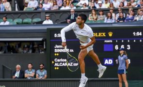 Wimbledon: Carlos Alcaraz eliminado por Jannick Sinner nos oitavos de final