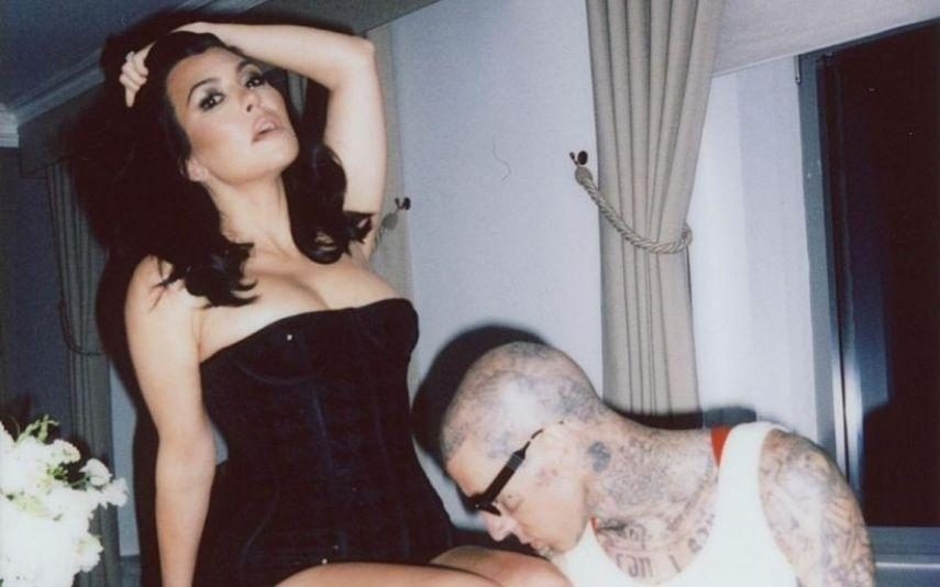 Travis Barker e Kourtney Kardashian quebram silêncio após internamento do artista