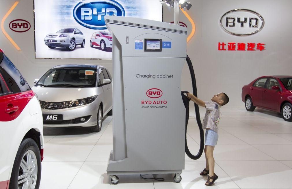 Fabricante chinesa BYD ultrapassa Tesla nas vendas globais de veículos elétricos