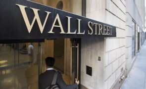 Wall Street inicia sessão em baixa em linha com as bolsas europeias