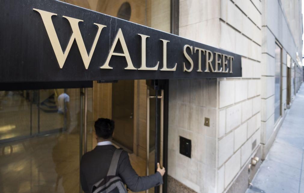 Wall Street inicia sessão em baixa em linha com as bolsas europeias