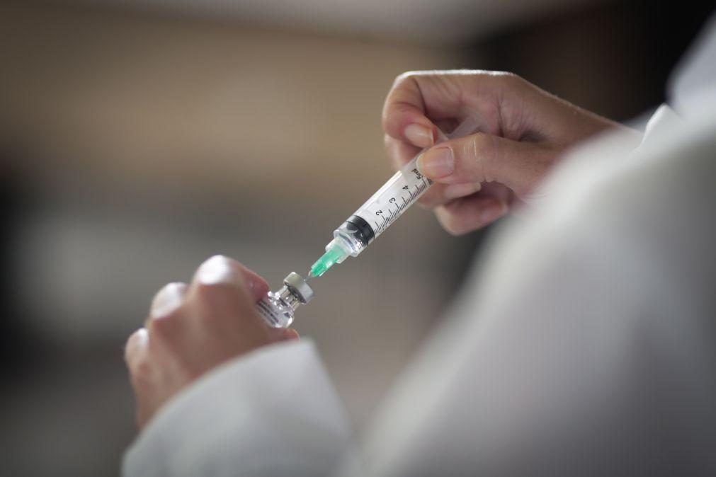 Covid-19: Canadá vai deitar fora 13,6 milhões de doses da vacina da AstraZeneca