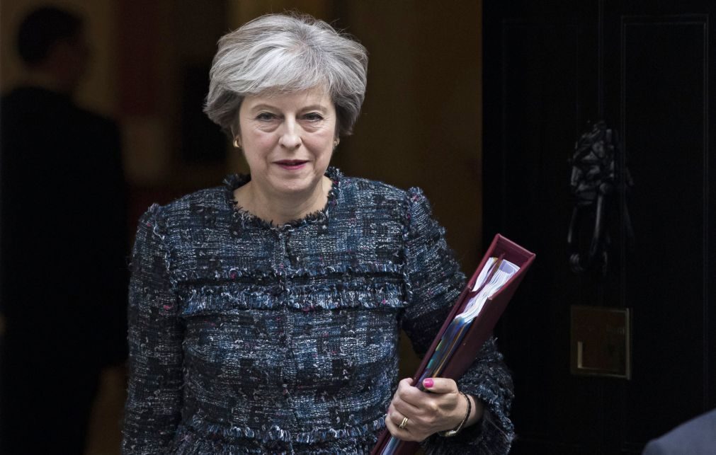 Primeira-ministra britânica é alvo de vários planos terroristas para a matar