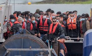 Mais de 160 migrantes resgatados no Canal da Mancha