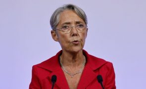 Moção de censura da esquerda francesa ao Governo debatida na segunda-feira