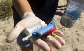 Projeto transforma plástico PET em sensores óticos para detetar poluentes na água